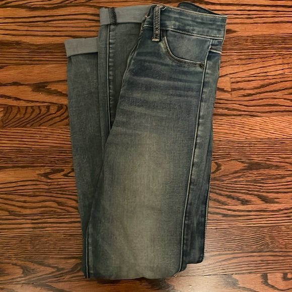 Womens Abercrombie &Fitch size 2R stretchy jeans.Skinny leg. W-26, L-29 highrise - Picture 1 of 9